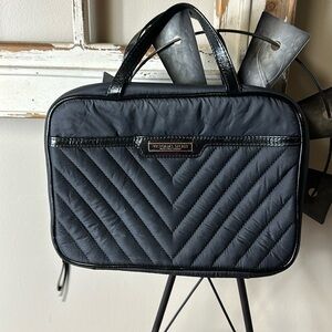 Victoria secret hanging cosmetic bag preowned great condition.Needs a little cl